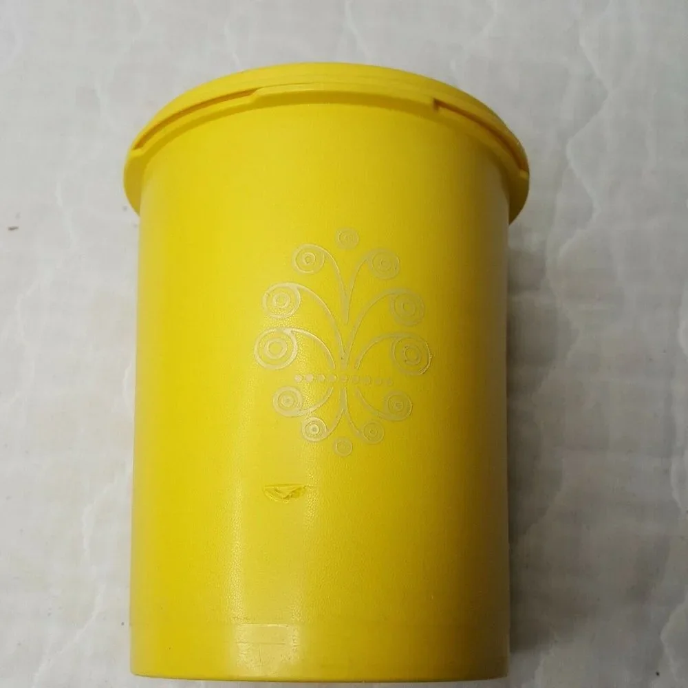 Tupperware Vintage Yellow Canister 811-14 w Starburst Lid Appx 6
